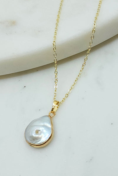 Teardrop Pearl Pendant Necklace in Gold